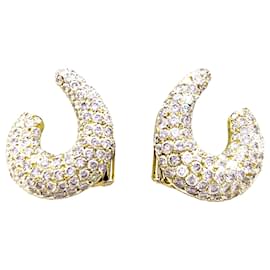 Autre Marque Pendientes de aro en oro amarillo y diamantes.