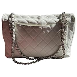 Borsa Chanel Classic in pelle caviar bianca