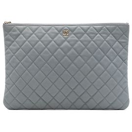 Clutch Chanel Gray Large Quilted Caviar O Case