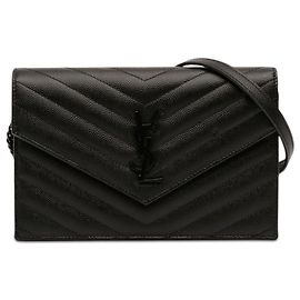 Portafoglio a catena envelope monocromatico Cassandre in pelle grain de poudre nera Saint Laurent