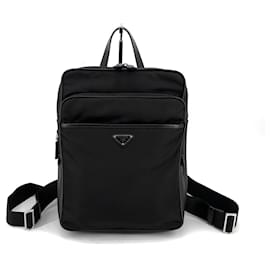 Prada Zaino in Re-Nylon Saffiano con logo triangolare