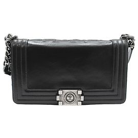 Chanel Borsa a tracolla Boy Bag in pelle nera, taglia Medium