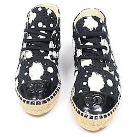Chanel Espadrillas da donna in tweed nero verniciato con logo CC