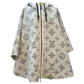 Louis Vuitton Capa con Capucha de Lana Reversible
