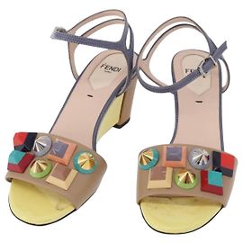 FENDI Riemchen-Sandalen aus Leder Multicolour Gold Auth 190357M