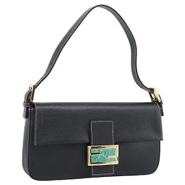 Bolso bandolera FENDI Mamma Baguette de cuero negro con detalles dorados Auth yk20692SM