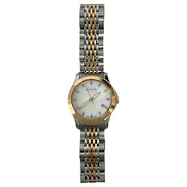GUCCI GG Logo Armbanduhr aus Edelstahl mit Quarzwerk