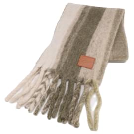 Stola Loewe in misto alpaca con patch logo in pelle a righe