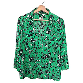 Camisa verde con flores ba&sh