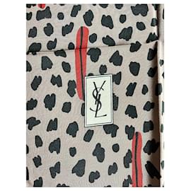 Foulard en soie Yves Saint Laurent Imprimé Léopard