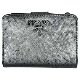 Prada Bi-Fold Wallet aus silbernem Saffiano-Leder