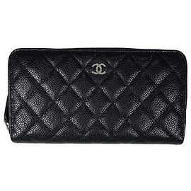 Carteira longa Chanel em couro de vitelo granulado preto