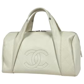 Chanel Handtasche aus Leder in Elfenbein