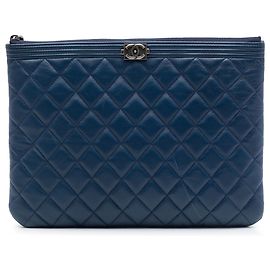 Clutch Chanel Blue Medium Quilted Lambskin Boy O Case