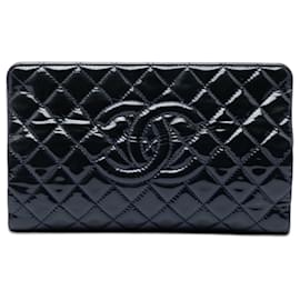 Clutch Chanel Blue CC Quilted Patent Timeless