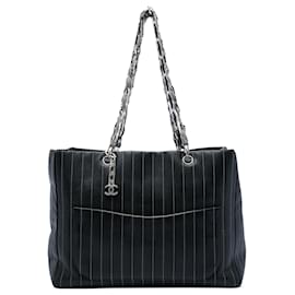 Tote Chanel Black Large Lambskin Vertical Quilted Mademoiselle