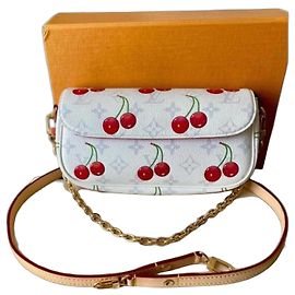Louis Vuitton Cartera con cadena Ivy Monogram Cherry
