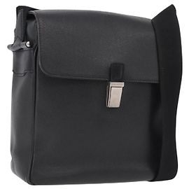 Louis Vuitton Yaranga Messenger Taiga Leather Medium