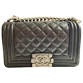 Chanel Boy Chanel Handtasche aus schwarzem Leder