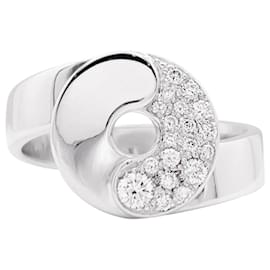 Dinh Van "Double Sens" Ring aus Weißgold und Diamanten.