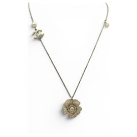 COLLANA CHANEL PENDENTE CAMELIA LOGO CC E STRASS 2012 METALLO DORATO - Chanel