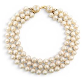 COLLANA VINTAGE CHANEL 1994 CON 3 FILI DI PERLE E CHIUSURA LOGO CC - Chanel