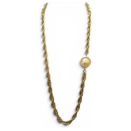 COLLAR VINTAGE CHANEL CADENA CON MEDALLÓN 31 RUE CAMBON METAL DORADO - Chanel