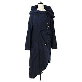 Abrigo ISSEY MIYAKE Tachimigi con capucha de mezcla de seda y tirantes