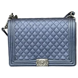 Borsa a tracolla Chanel LeBoy Large Pearl Blue in pelle