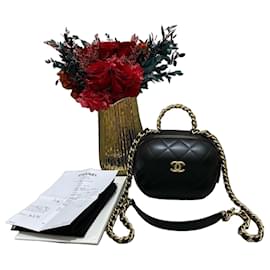 Beauty case Chanel in agnello trapuntato nero con catena