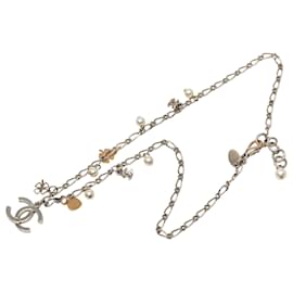 Collana Lucky Charm Chanel in ottone argentato CC e placcato oro con perle finte