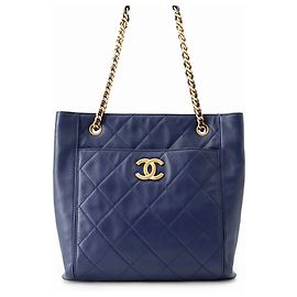 Chanel Matelassé Handtasche in Navy
