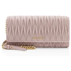 Portafoglio con catena in pelle matelassé Miu Miu