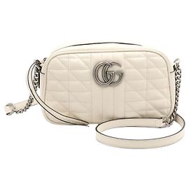 Gucci Petit nouveau sac à bandoulière et crossbody en matelassé argenté avec chaîne
