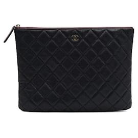 Clutch CC Classic New Medium in Caviar Nero con finitura in Oro - Chanel
