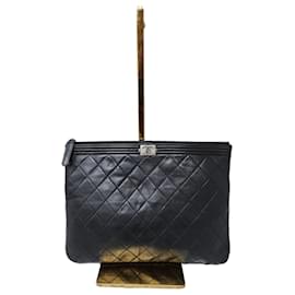 CHANEL Caviar Quilted Medium Boy Pochette Cosmetici Nera