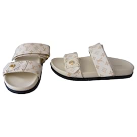 Sandalias Louis Vuitton Monogram en cuero blanco y beige