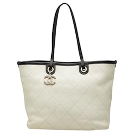 Bolsa Tote Chanel On The Road Coco Mark Wild Stitch