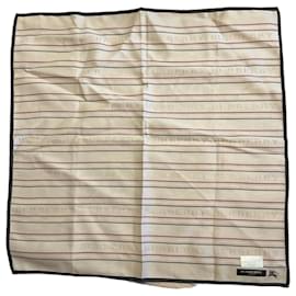 Burberry gestreiftes Carré