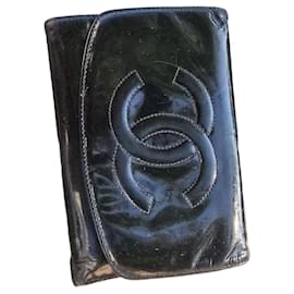 Cartera Chanel Clásica en piel charol negra
