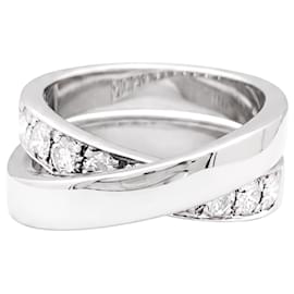 Anillo Cartier, "Nouvelle Vague", oro blanco y diamantes.