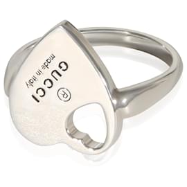 Anello Gucci in argento sterling con intaglio a cuore Trademark