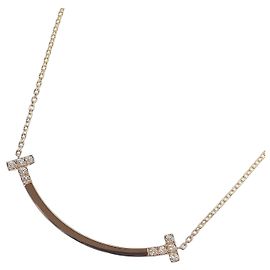 Collana T Smile di Tiffany & Co. in oro rosa 18K