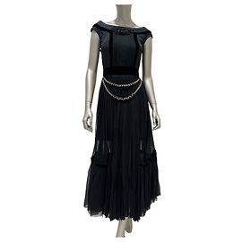 Louis Vuitton Schwarzes Plissee-Seidenkleid mit Kettenbesatz Größe 36 Gebraucht