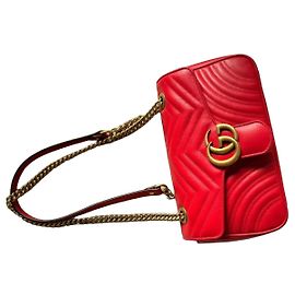 Gucci Marmont Piccola Borsa a Tracolla in Pelle Rossa
