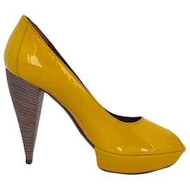 Lanvin Peep-Toe Plateau-Pumps aus gelbem Lackleder