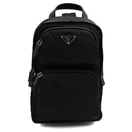 Zaino a tracolla unisex in Re-Nylon Saffiano con logo triangolare nero - Prada