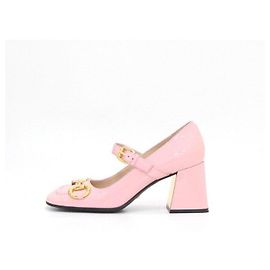 Gucci Zapatos de tacón medio en charol rosa con detalle de bocado para mujer
