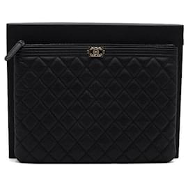 Clutch Black Caviar Medium Boy - Chanel