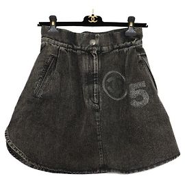 Chanel Falda vaquera con parche de logotipo